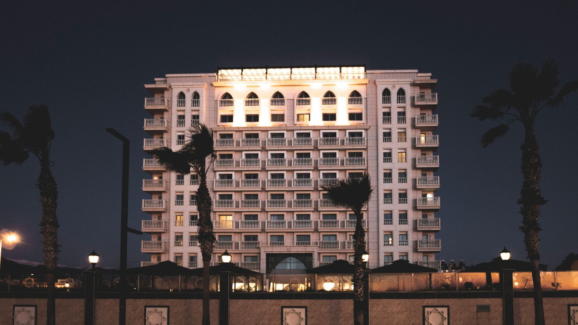 Investing-hotel-Oman (2)