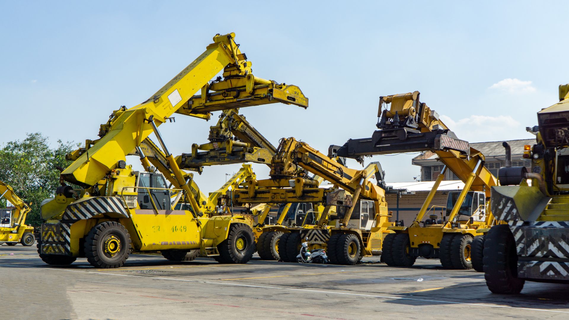 Investment-Exporting-Cars-Heavy-Machinery-Oman (3)